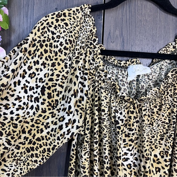 ¥💙2/$40💙Jon Den Leopard Printed Scoop Neck Blouse Size Medium - Picture 5 of 15